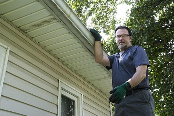 Gutter Cleaning of San Clemente workers